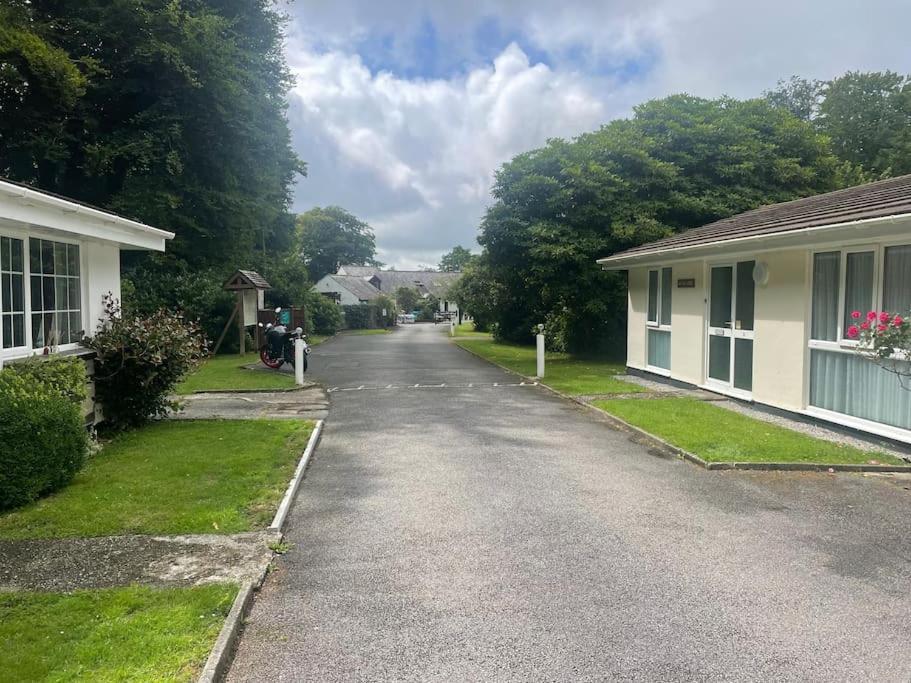 Bumblebee Lodge Saint Cleer Exterior photo